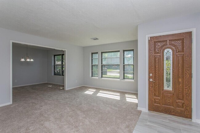 Foto del edificio - Beautifully renovated 4 bedroom home in a great subdivision
