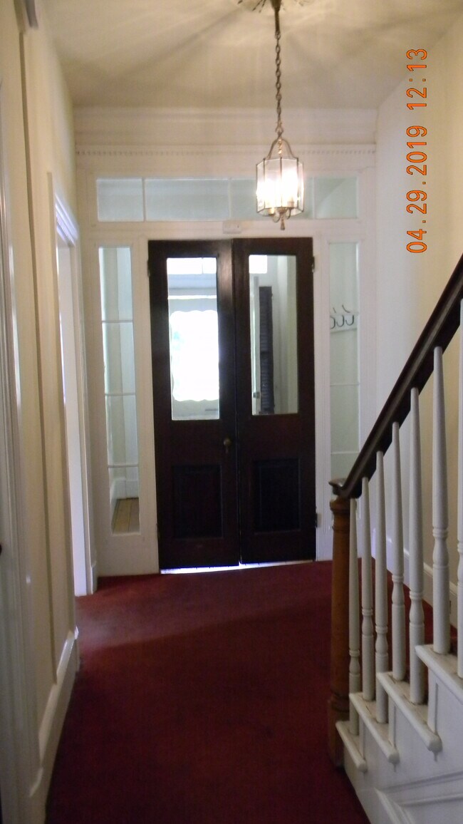 Vestíbulo - 311 N High St