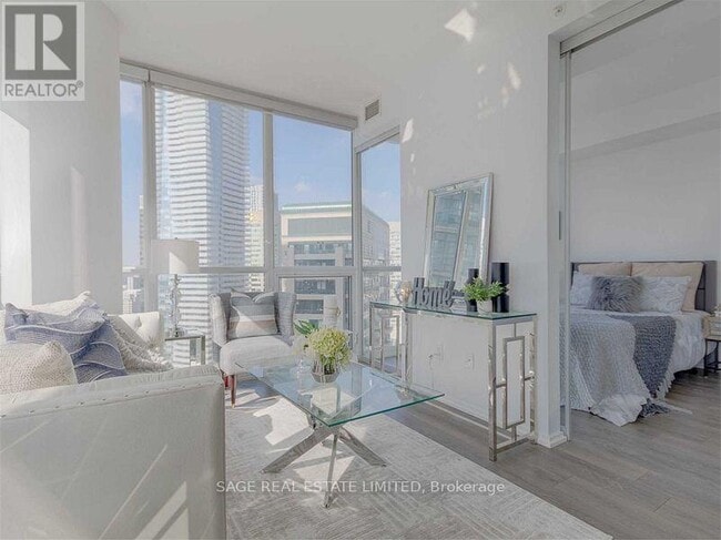 Building Photo - 45 Charles St E