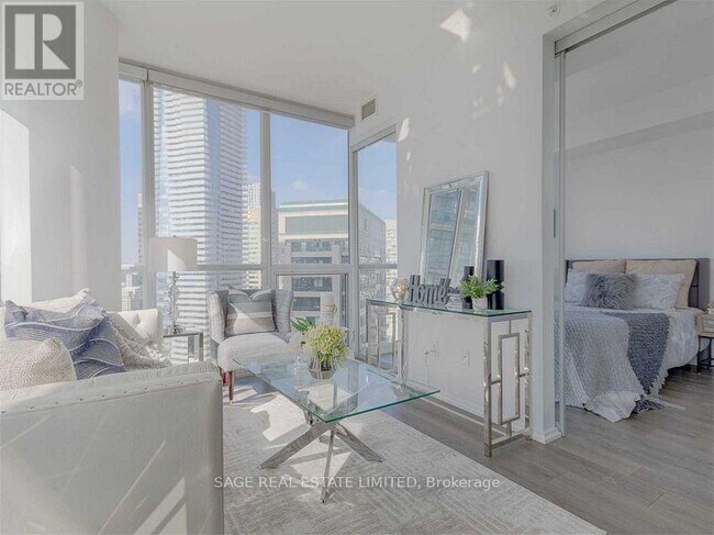 Photo du bâtiment - 45 Charles St E