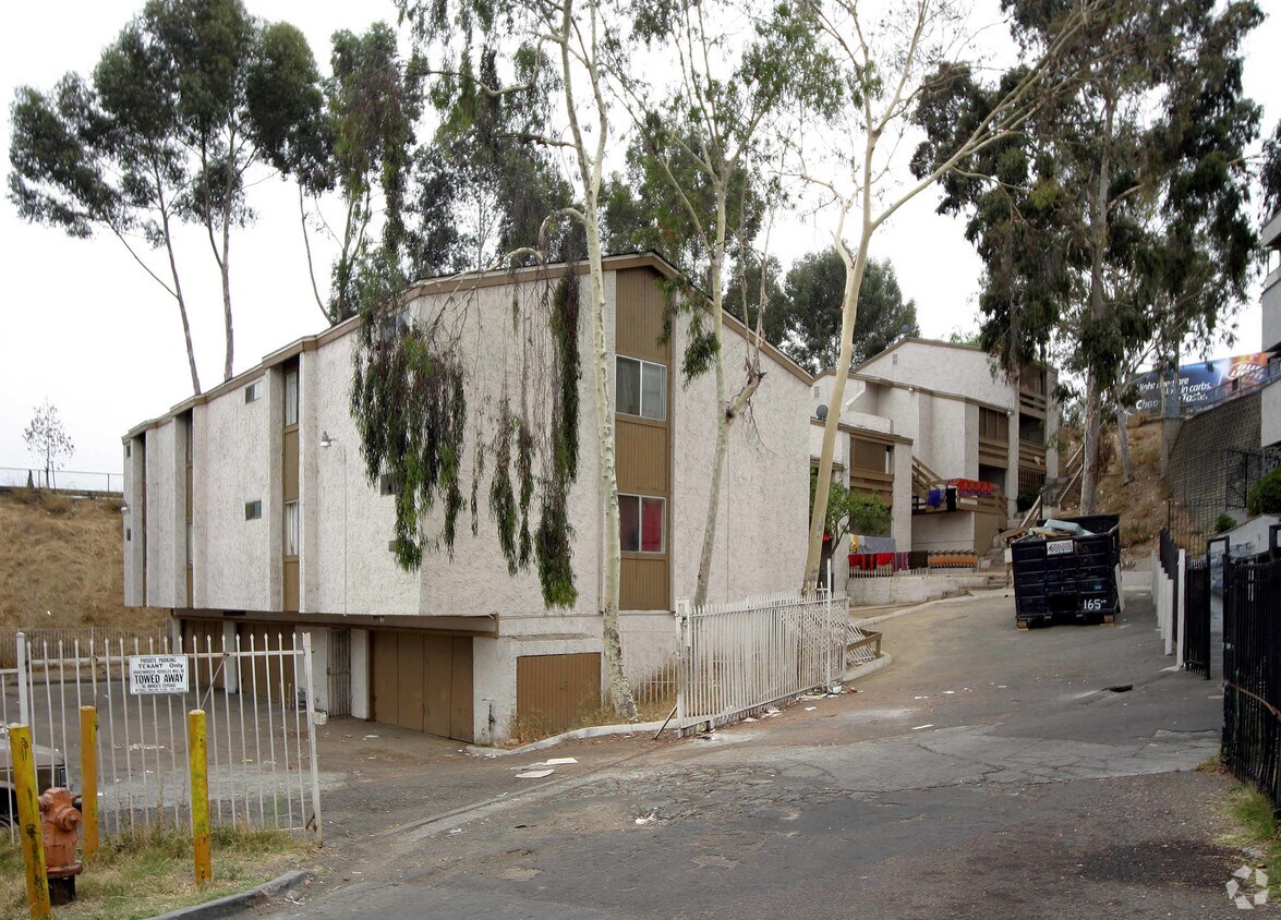 Primary Photo - 4013-4015 Oakcrest Dr
