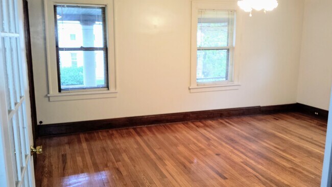 Foto del edificio - 1973 W 44th St