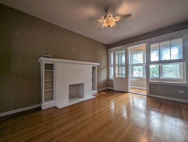 Building Photo - 2657 N St Louis Ave