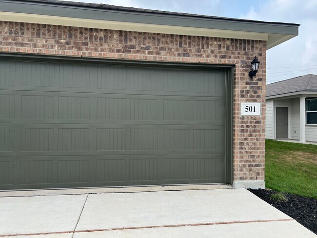 Building Photo - Beautiful 4/2.5 home in Hannah Heights