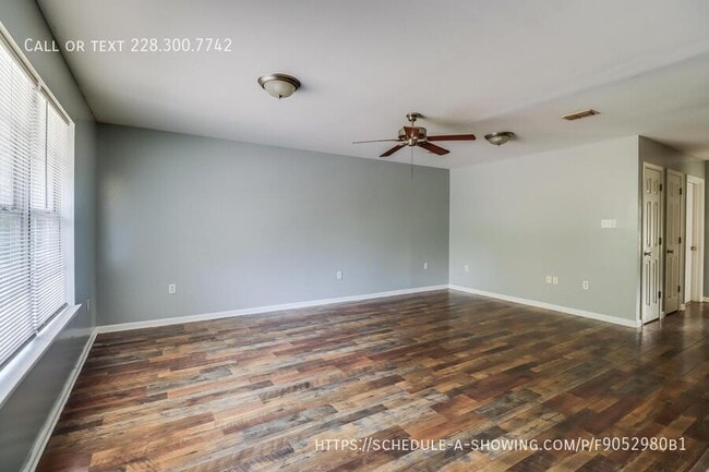 Photo - 124 30th 1/2 St-A Apartment