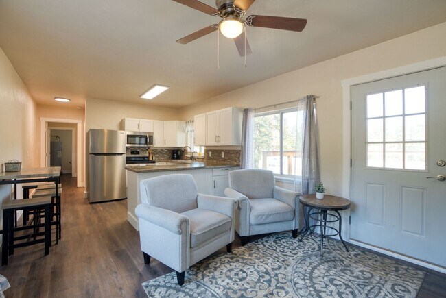 Building Photo - Charming Furnished Cottage for Lease in Ki...