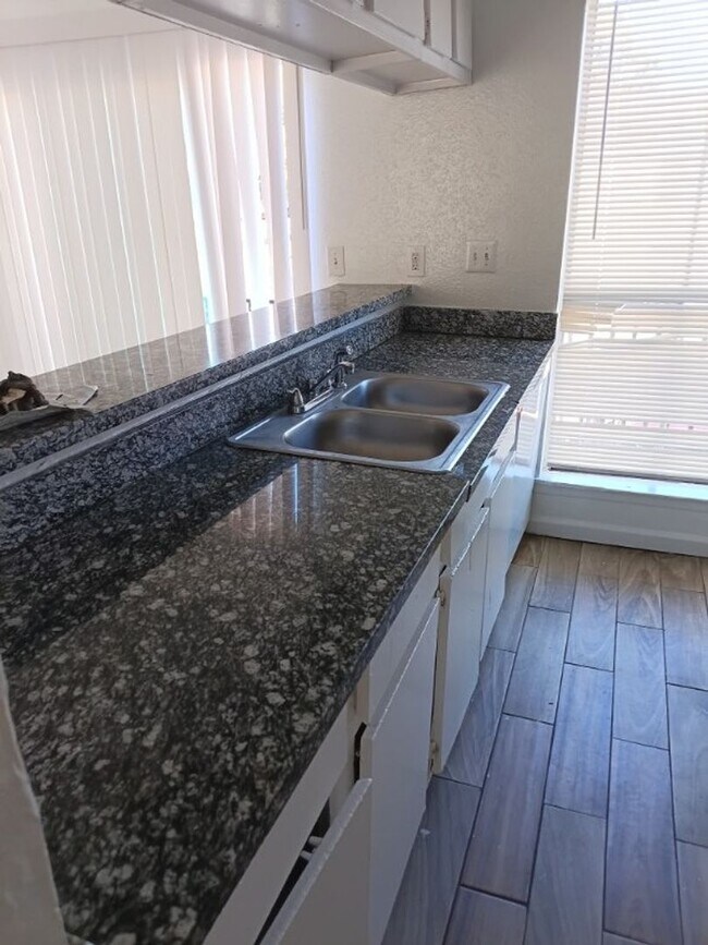 Foto del edificio - 3 BR Condo