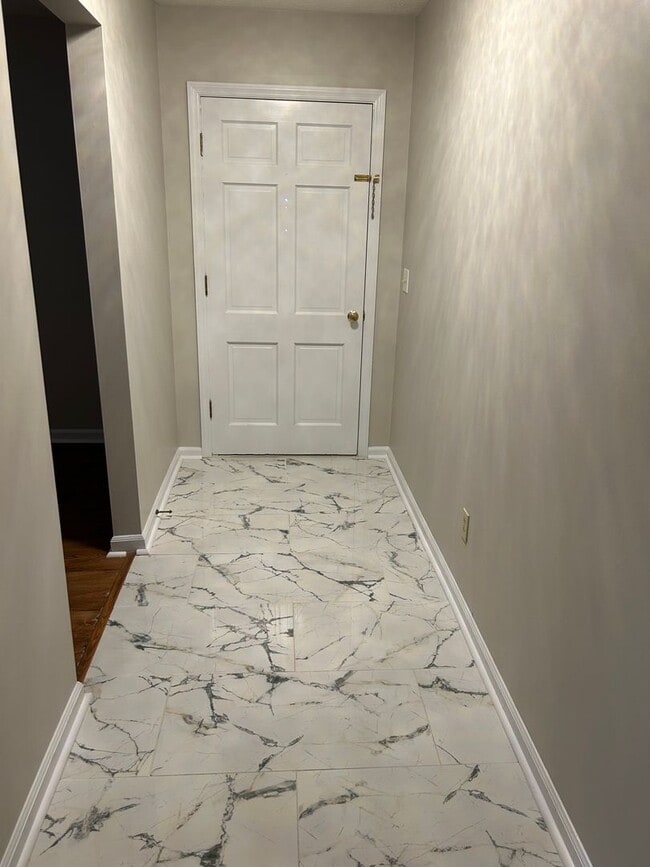 Building Photo - 3 bedroom 2 bath Windsor Park