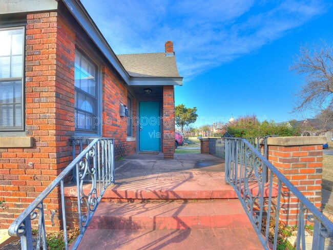 Photo - 816 NE 20th St House