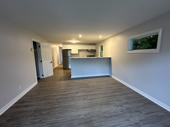 Salon - 854 Mclean St