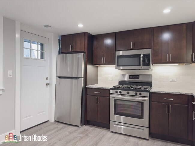 Building Photo - 1000 Crain St