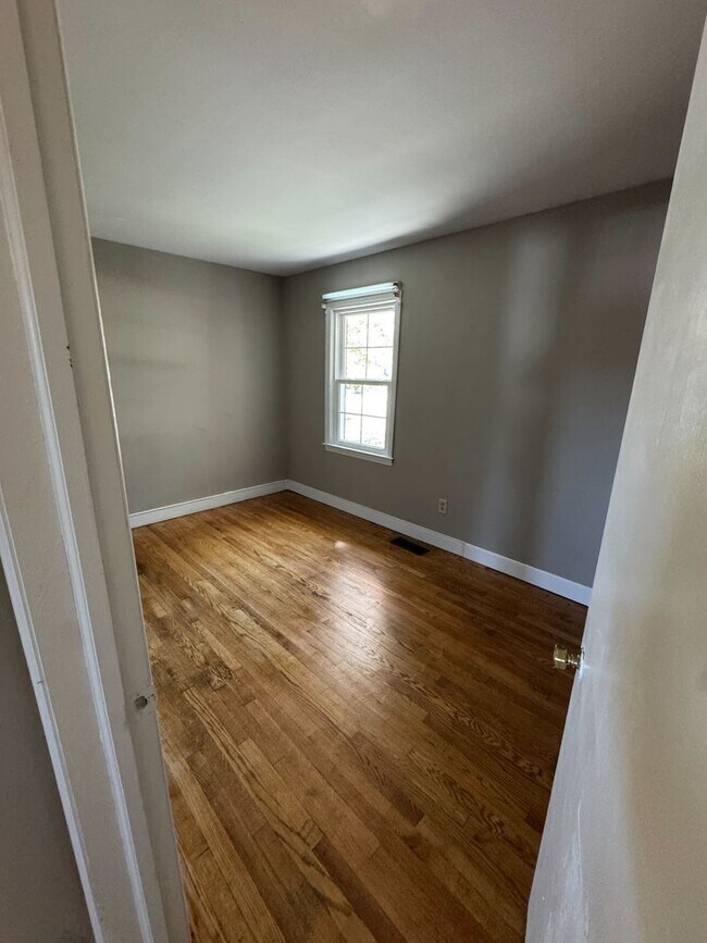 Foto del edificio - Updated Home with Parking in Radford