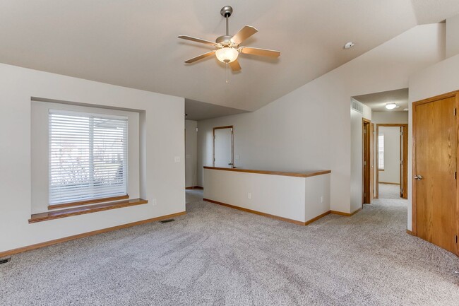 Building Photo - Great  4 bedroom home in Derby School dist...