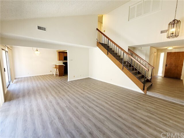 Foto del edificio - 642 W Huntington Dr