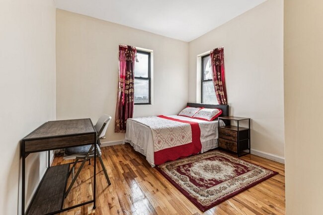 Foto del edificio - 71-31 169th St