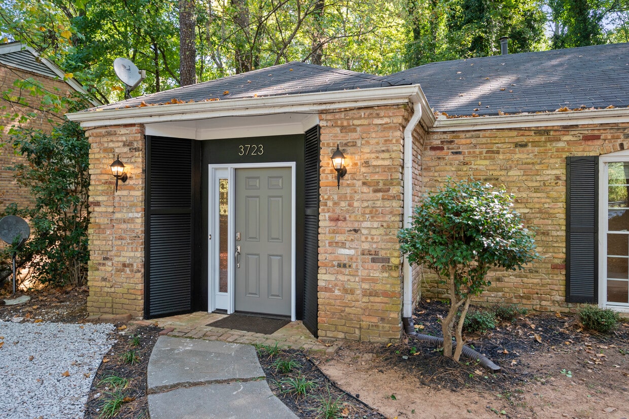 Main entrance - 3723 Ashford Dunwoody Rd NE