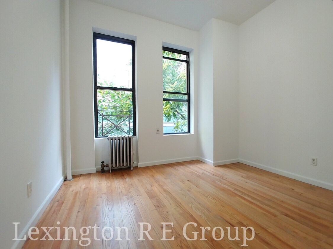 Primary Photo - 404 W 56th St