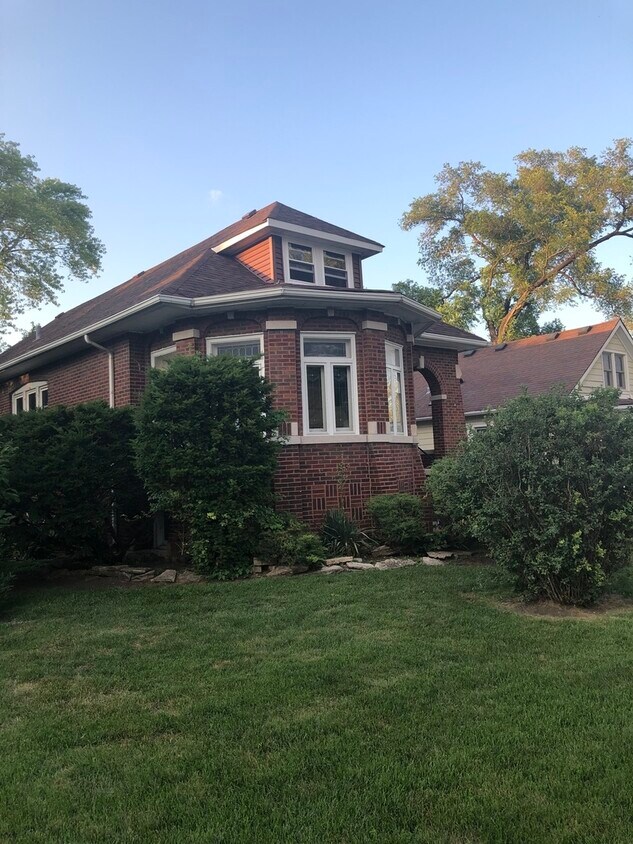 982 Rose Ave, Des Plaines, IL 60016 House Rental in Des Plaines, IL