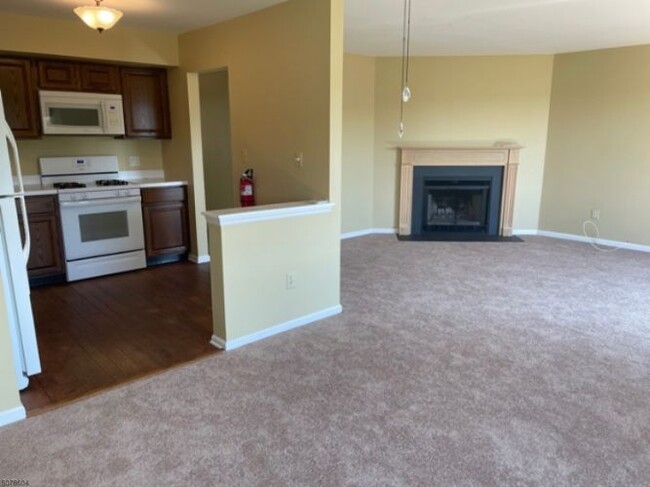 Building Photo - 31 Pinehurst Dr