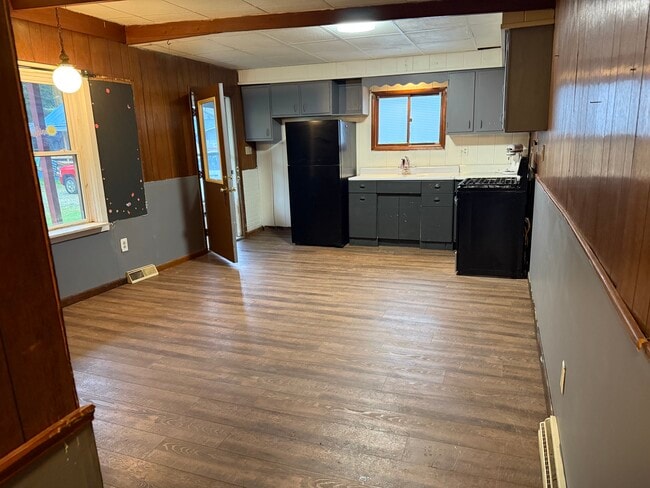 Building Photo - 309 Plum St