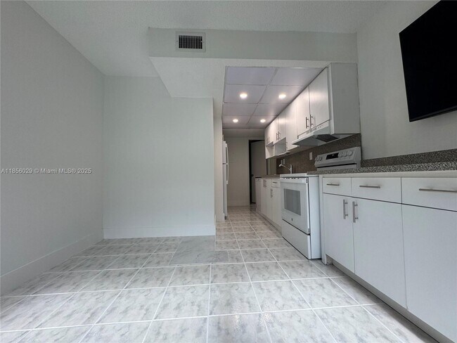 Foto del edificio - 9390 W Flagler St