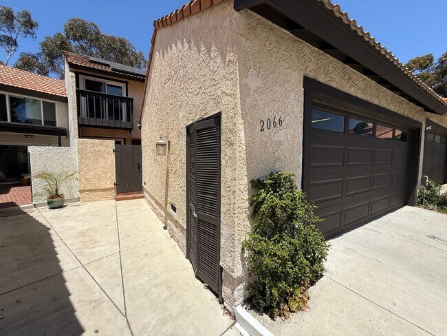 Building Photo - Beautiful 3BD/3BA Townhome in Carlsbad