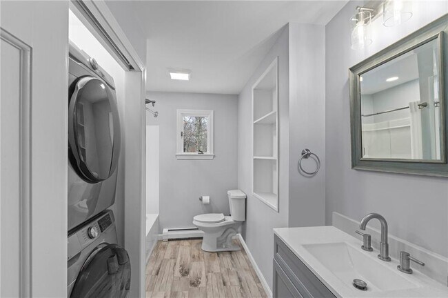 Foto del edificio - 141 Congdon Rd