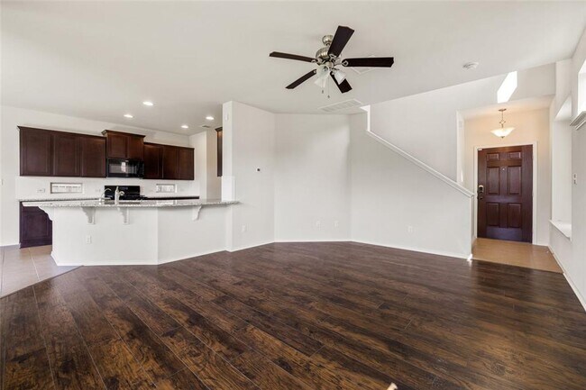 Foto del edificio - Spacious 3 Bed / 2.5 Bath in Prime Round Rock Location