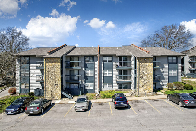 Building Photo - Raytown Village Apartments