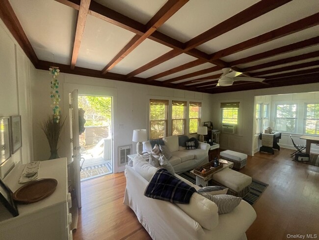 Foto del edificio - 22 Crescent Ave