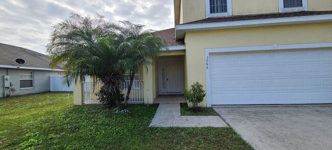 Foto del edificio - Single Family 2 story Home in Eagle Lake, ...