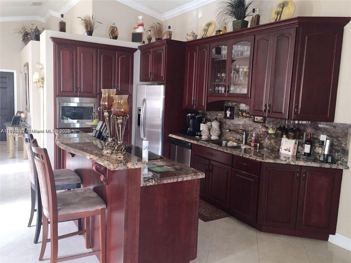 Foto principal - 932 Falling Water Rd