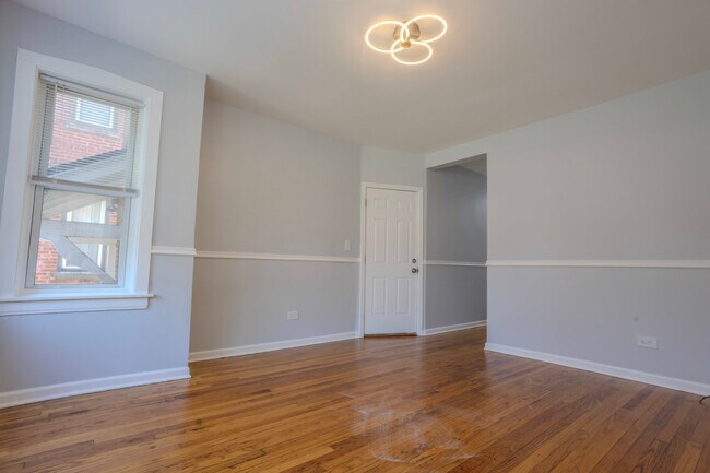 Building Photo - 1523 E 74th Pl