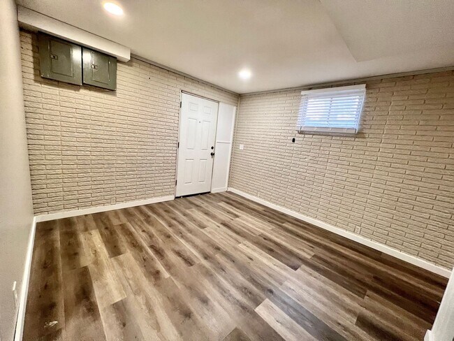 Foto del edificio - Updated 2 Bed Duplex in Central MHK - Augu...