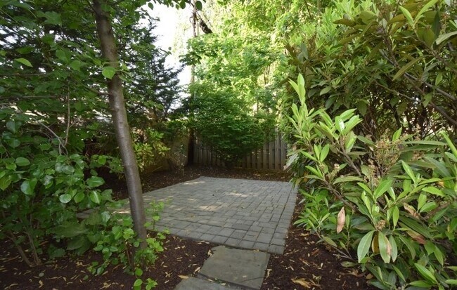 Private Patio - 92 Midland Ave