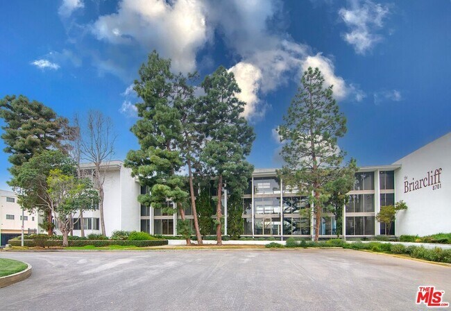 Foto del edificio - 8701 Delgany Ave