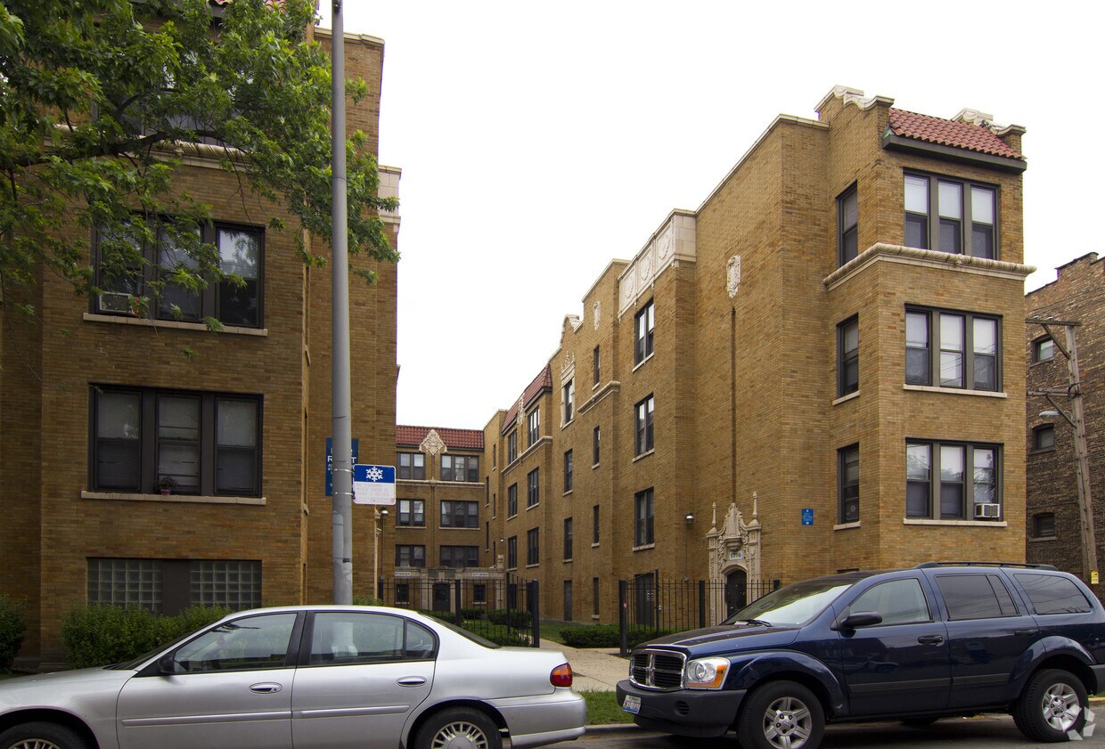 Building Photo - 5716-5726 W Washington Blvd