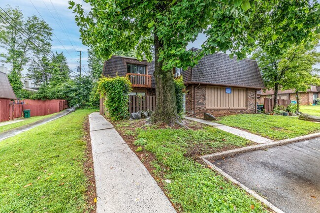 Foto del edificio - 9124 Woodpark Ln NW