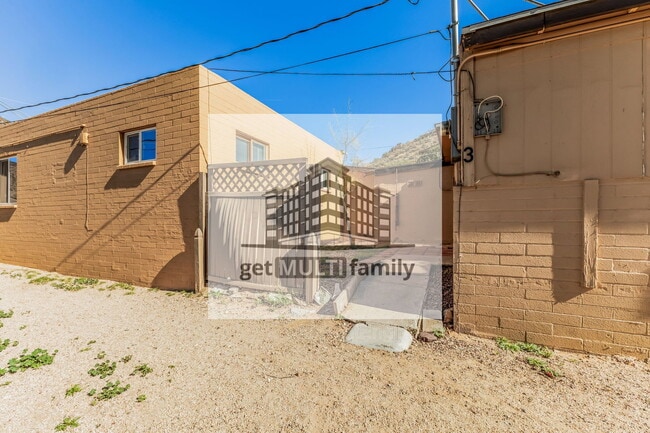 Photo - 1402 W Mercer Ln Apartment