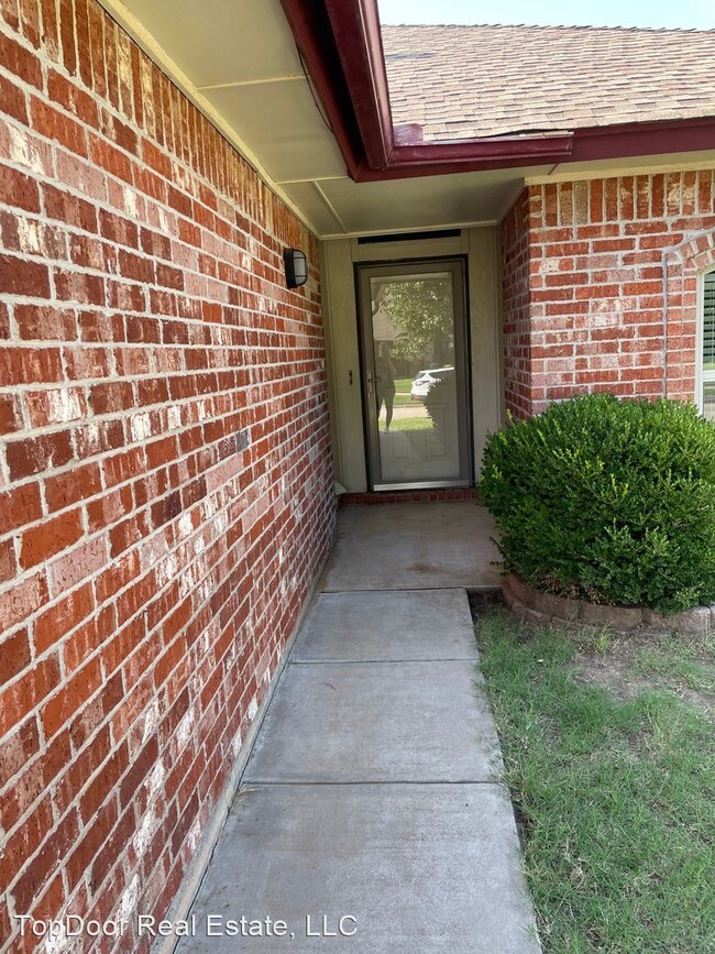 Building Photo - 4 br, 2 bath House - 1709 S.E. 15th Street