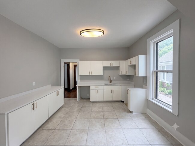 Building Photo - 1258 Agnes Pl