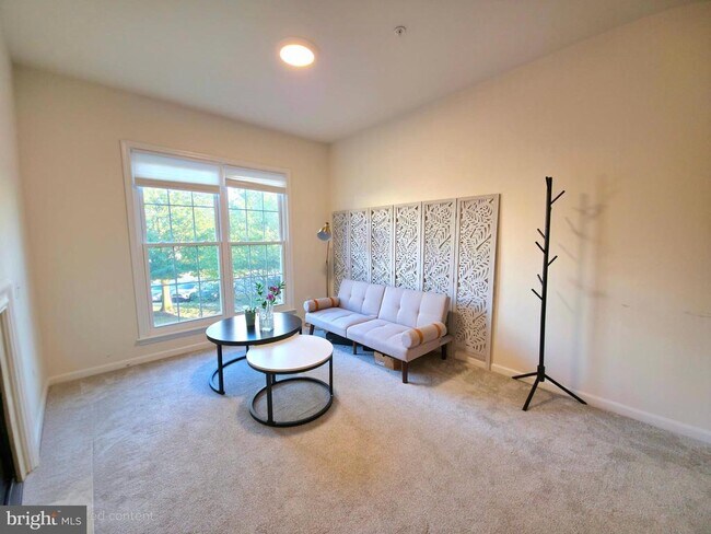 Foto del edificio - 5310 Birds View Ln