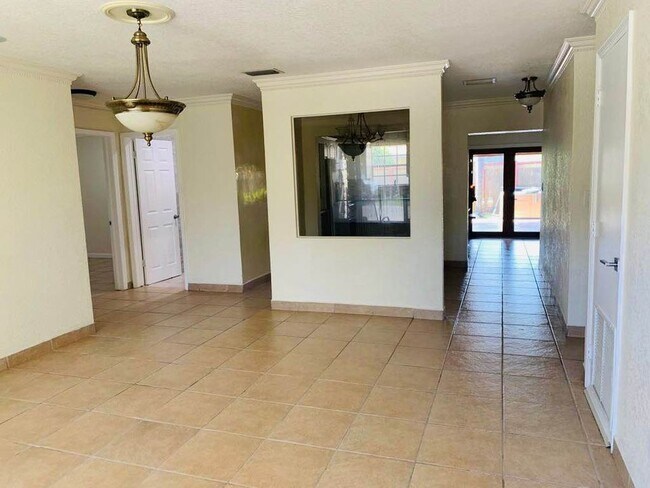 Building Photo - 5301 SW 57th Ct