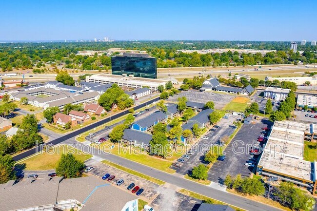 Foto del edificio - 4649 S Darlington Ave