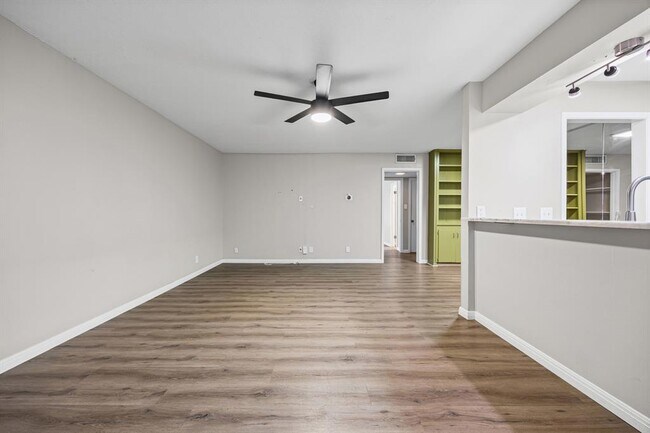 Foto del edificio - 1240 Barton Hills Dr