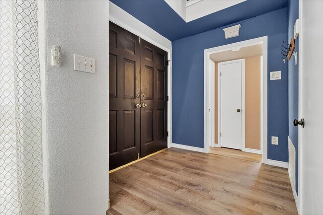 Foto del edificio - 5410 Fox Run Dr