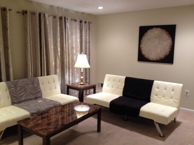 Foto del edificio - 102 Shrewsbury Ct