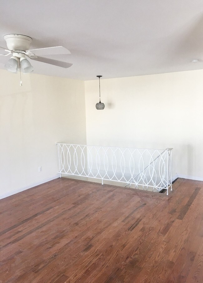 Building Photo - 18 Amsterdam Pl