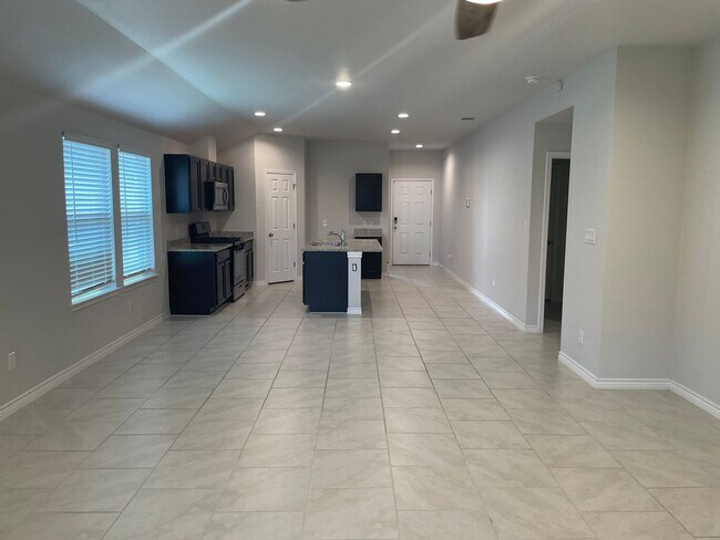 Foto del edificio - New FLour Bluff rental only $2200-ASAP Mov...