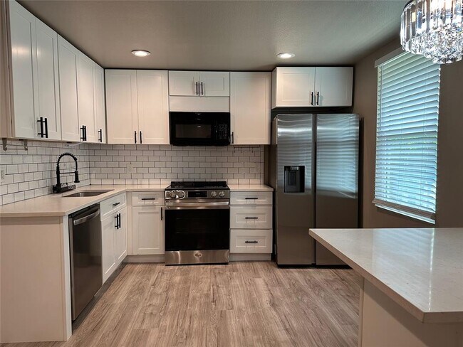 Foto del edificio - 1404 Forest St